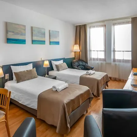 Aparthotel Corvin 4*